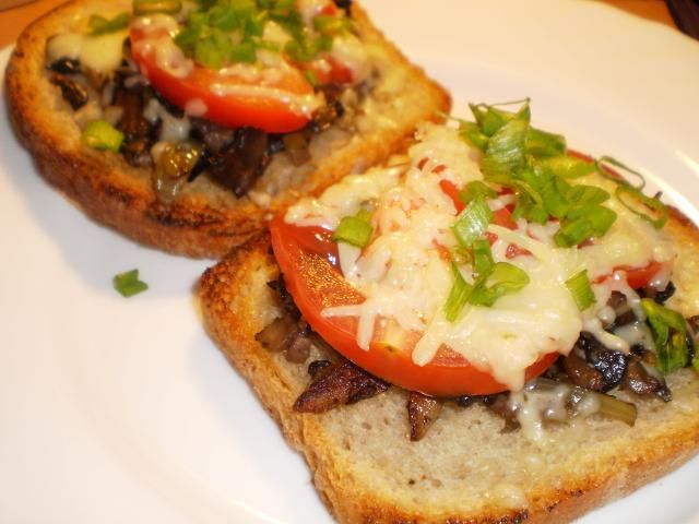 Grzanki z pieczarkami Grzanki z pieczarkami