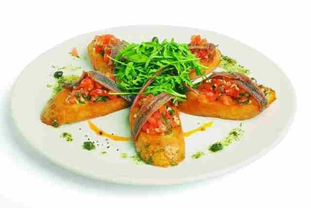 Grzanki z pomidorami i anchovies Grzanki z pomidorami i anchovies