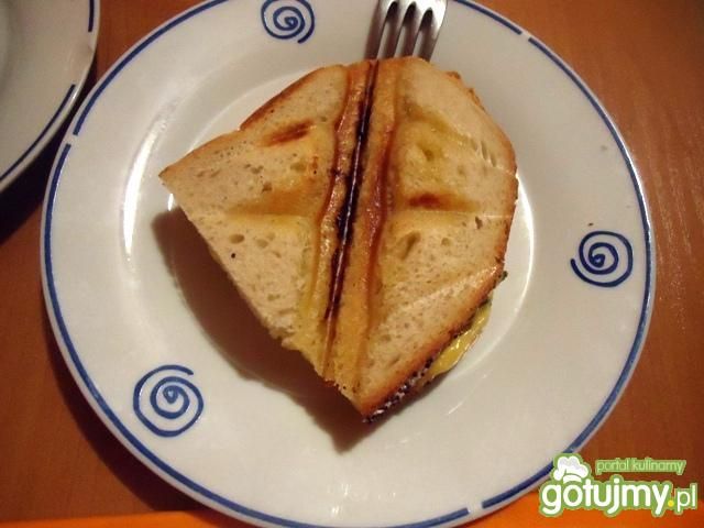 Grzanki z szynką, serem i pieczarkami Grzanki z szynką, serem i pieczarkami