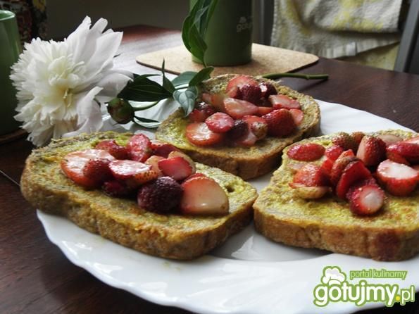 Grzanki  z truskawkami na Dzień Dziecka. Grzanki  z truskawkami na Dzień Dziecka.
