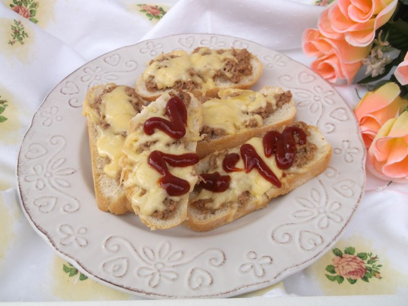 Grzanki z tuńczykiem Grzanki z tuńczykiem