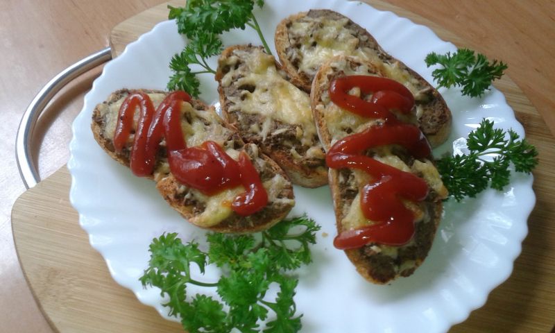 Grzanki z wątróbką drobiową