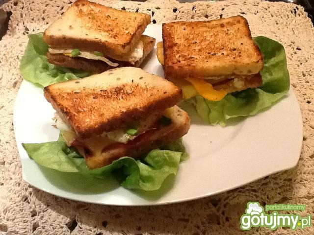 Grzanki złociste z jajkiem sadzonym