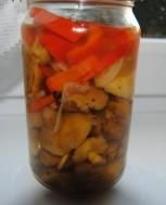 Grzybki marynowane z papryką