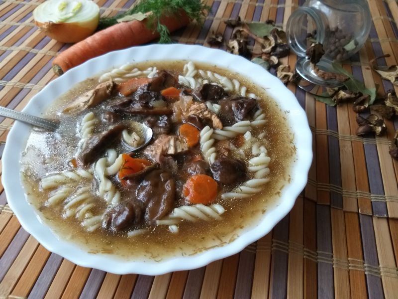 Grzybowa z makaronem Grzybowa z makaronem