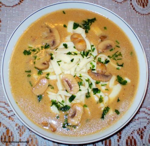 Grzybowa z makaronem naleśnikowym