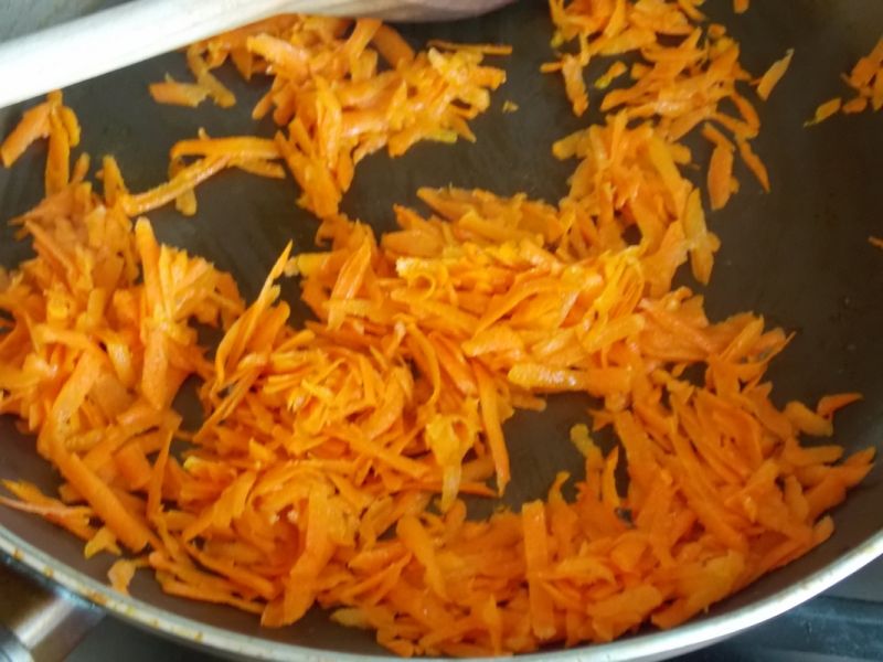 Grzybowe risotto z marchewką i jarmużem