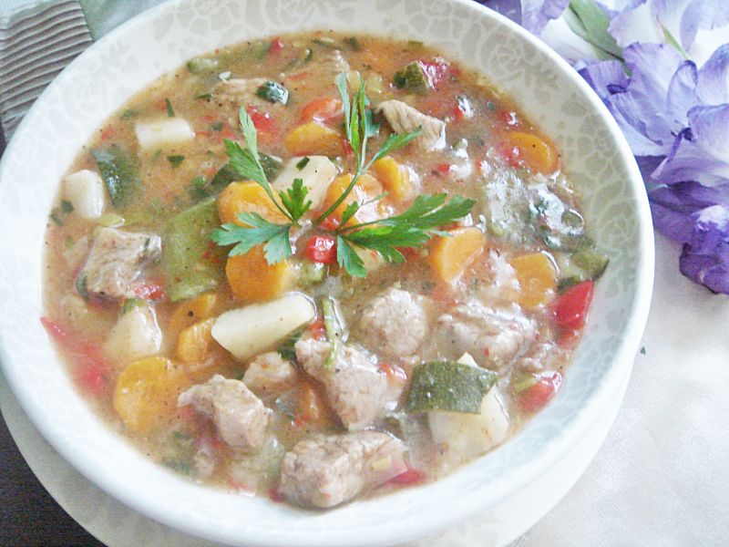 Gulasz cielęcy z bukietem warzyw Gulasz cielęcy z bukietem warzyw