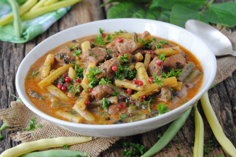 Gulasz cielęcy z fasolką szparagową