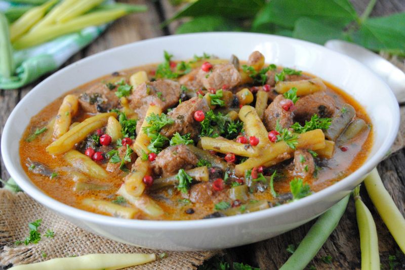 Gulasz cielęcy z fasolką szparagową