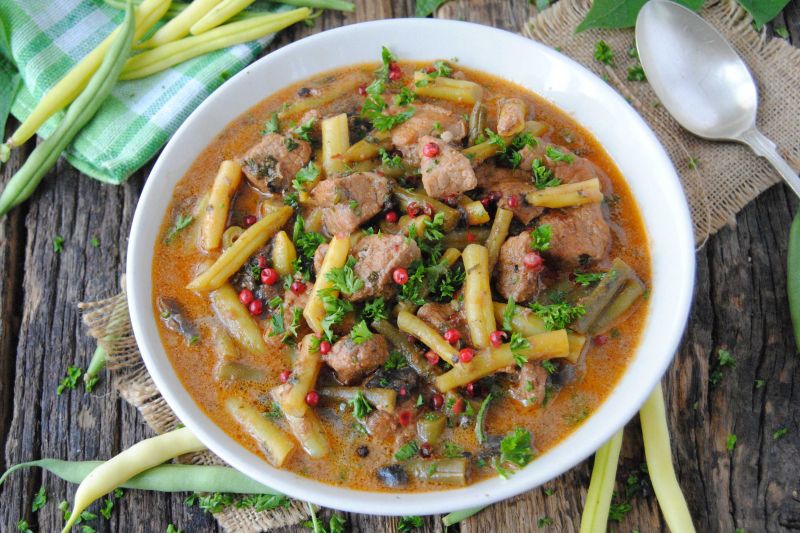 Gulasz cielęcy z fasolką szparagową