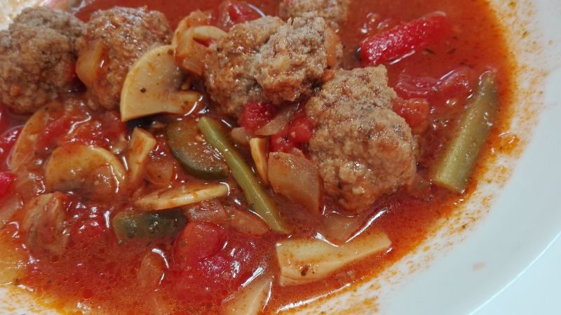 Gulasz cygański z kulkami mięsnymi Gulasz cygański z kulkami mięsnymi