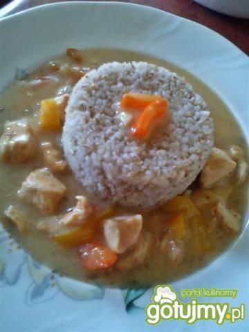 Gulasz drobiowy z papryką i musztardą 