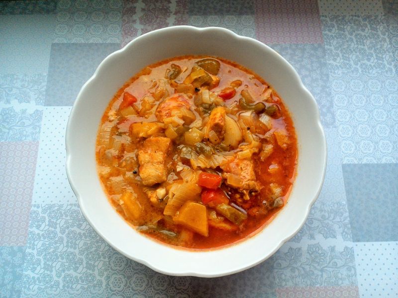 Gulasz drobiowy z papryką i porem Gulasz drobiowy z papryką i porem