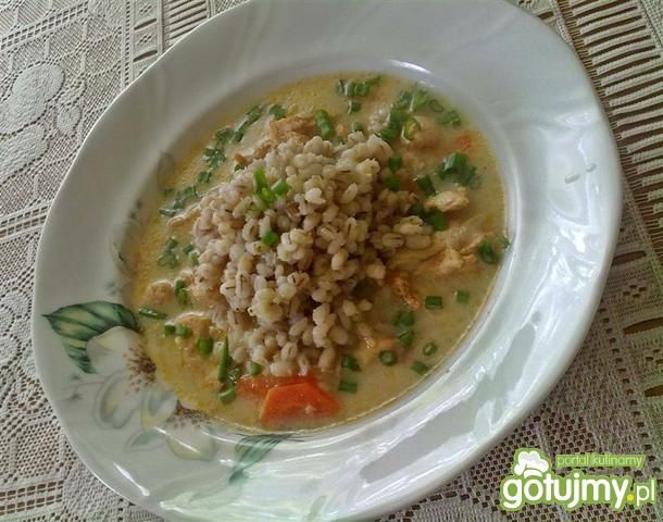 Gulasz drobiowy z pęczakiem