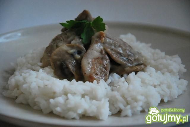 Gulasz drobiowy z pieczarkami 