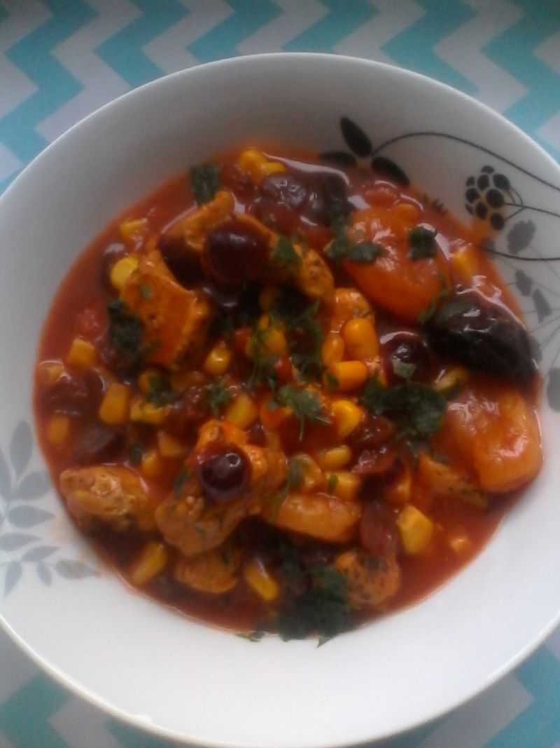 Gulasz drobiowy z suszonymi owocami