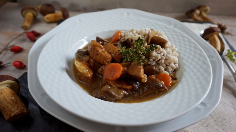 Gulasz drobiowy z świeżymi grzybami