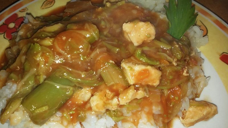 Gulasz drobiowy z zielonymi szparagami Gulasz drobiowy z zielonymi szparagami