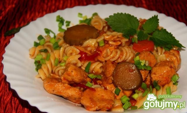 Gulasz drobiowy ze świderkami 