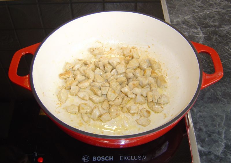 Gulasz dyniowy z ziemniakami i mięsem drobiowym