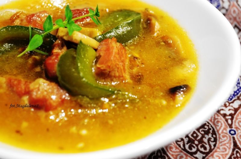 Gulasz indyczy z pieczarkami i papryką Gulasz indyczy z pieczarkami i papryką