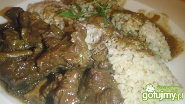 Gulasz jeleni w sosie borowikowym Gulasz jeleni w sosie borowikowym