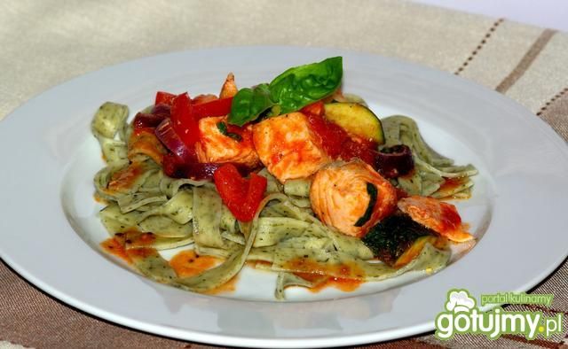 Gulasz łososiowo-warzywny Gulasz łososiowo-warzywny