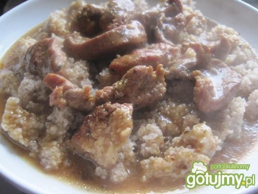 Gulasz mięsny z łopatki z kaszą