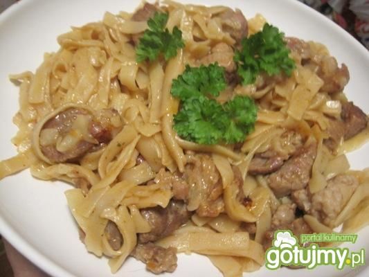 Gulasz mięsny z makaronem Gulasz mięsny z makaronem