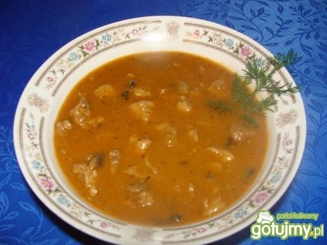 Gulasz mięsny z odrobiną pieczarek Gulasz mięsny z odrobiną pieczarek