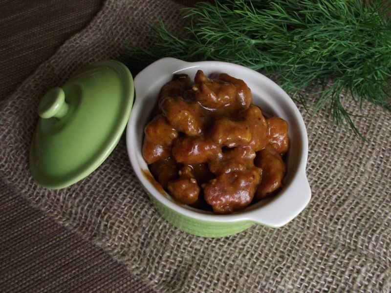 Gulasz na pomidorowo z ziołami  