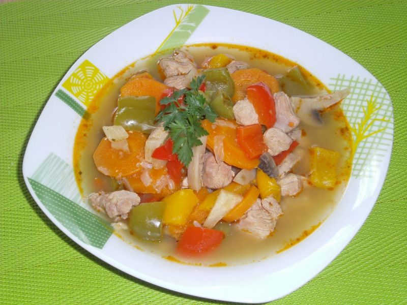 Gulasz paprykowy z indykiem