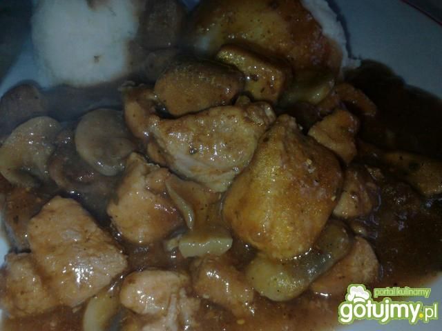 Gulasz pomidorowo-pieczarkowy Gulasz pomidorowo-pieczarkowy