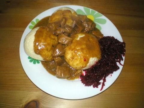 Gulasz + pyzy + buraczki = Super Obiad