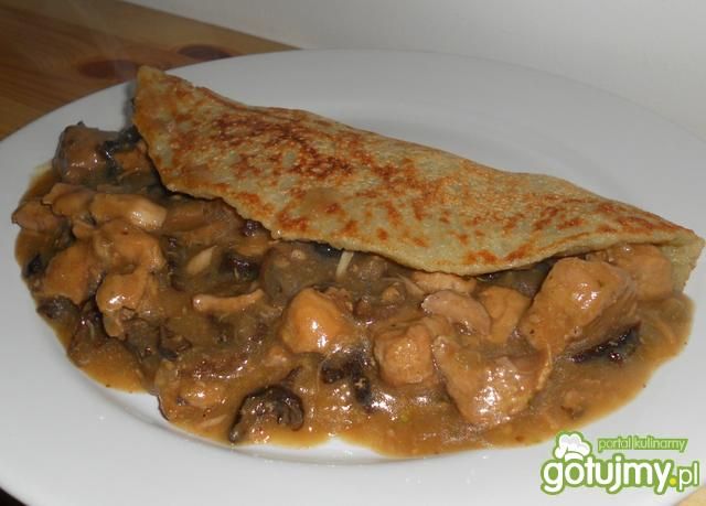 Gulasz w plackach ziemniaczanych Gulasz w plackach ziemniaczanych