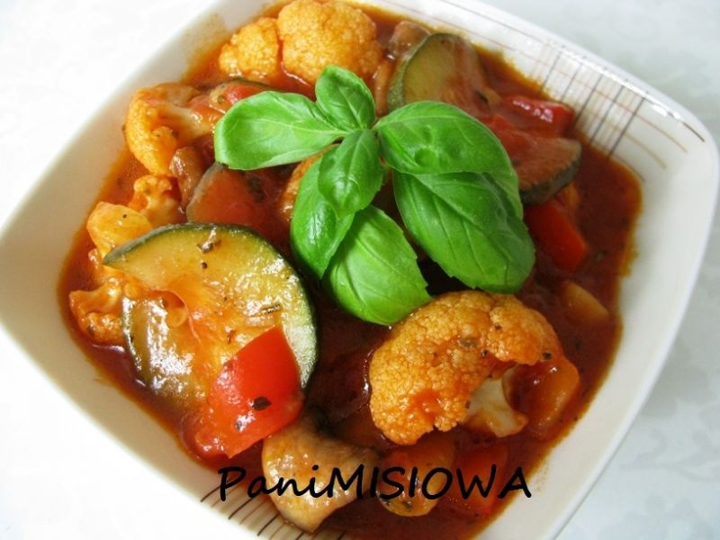 Gulasz warzywny z cukinią Gulasz warzywny z cukinią