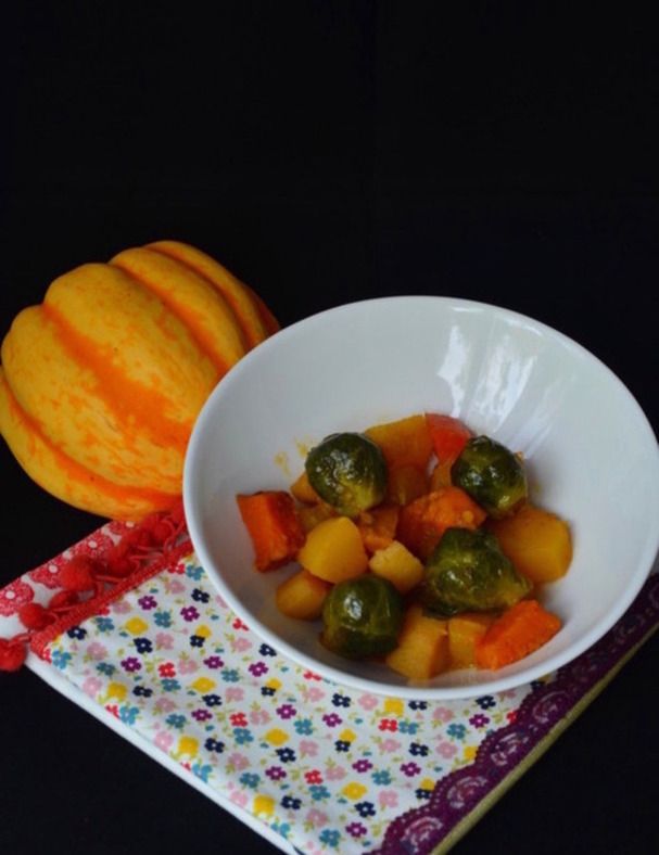 Gulasz warzywny z dynią brukselką i batatem Gulasz warzywny z dynią brukselką i batatem