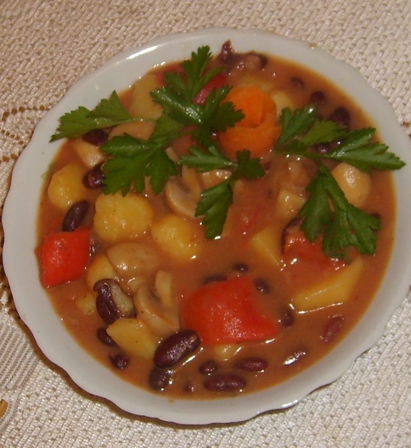 Gulasz warzywny z pieczarkami
