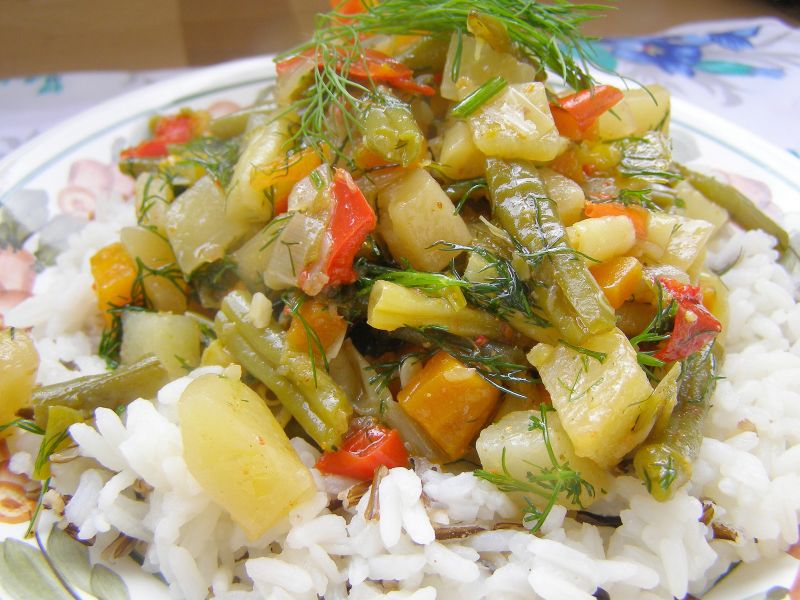 Gulasz wielowarzywny z ryżem