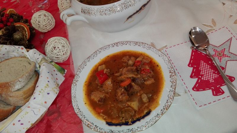 Gulasz wieprzowo-warzywny Gulasz wieprzowo-warzywny