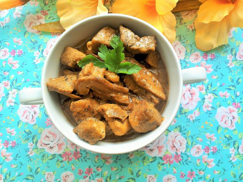 Gulasz wieprzowy w sosie grzybowym Gulasz wieprzowy w sosie grzybowym