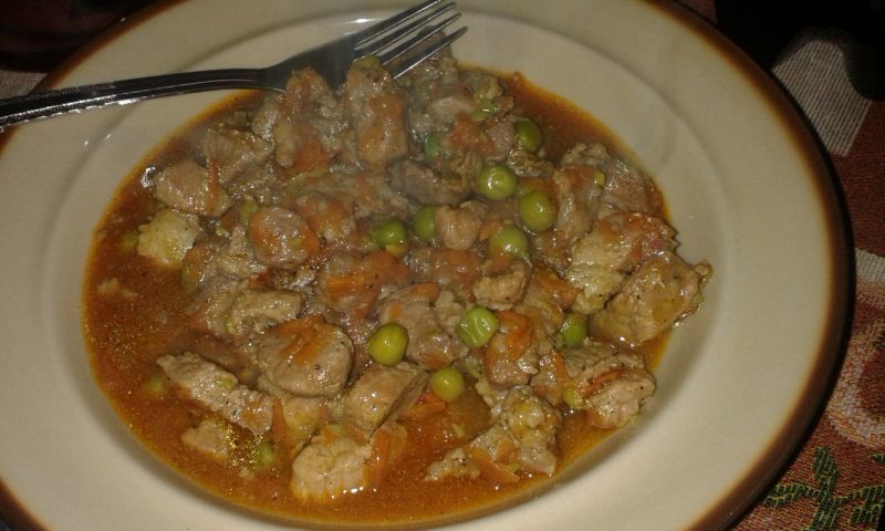 Gulasz wieprzowy z groszkiem i peperoni  Gulasz wieprzowy z groszkiem i peperoni