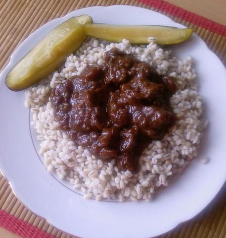 Gulasz wieprzowy z kaszą Gulasz wieprzowy z kaszą