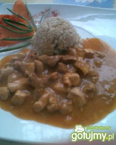 Gulasz wieprzowy z kaszą.