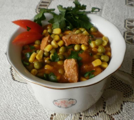 Gulasz wieprzowy z kolorowymi kulkami : Gulasz wieprzowy z kolorowymi kulkami :