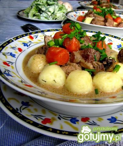 Gulasz wieprzowy z kuleczkami ziemniacza Gulasz wieprzowy z kuleczkami ziemniacza