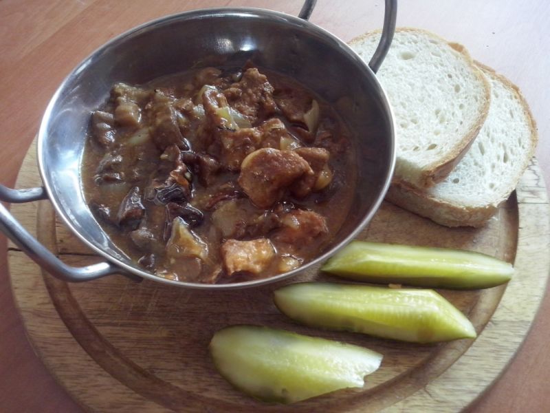 Gulasz wieprzowy z leśnymi grzybami Gulasz wieprzowy z leśnymi grzybami