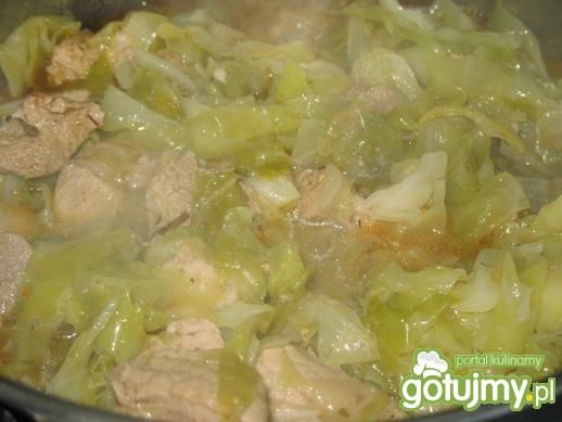 Gulasz wieprzowy z młodą kapustą Gulasz wieprzowy z młodą kapustą