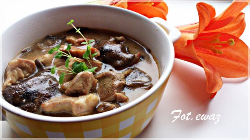 Gulasz wieprzowy z opieńkami Gulasz wieprzowy z opieńkami